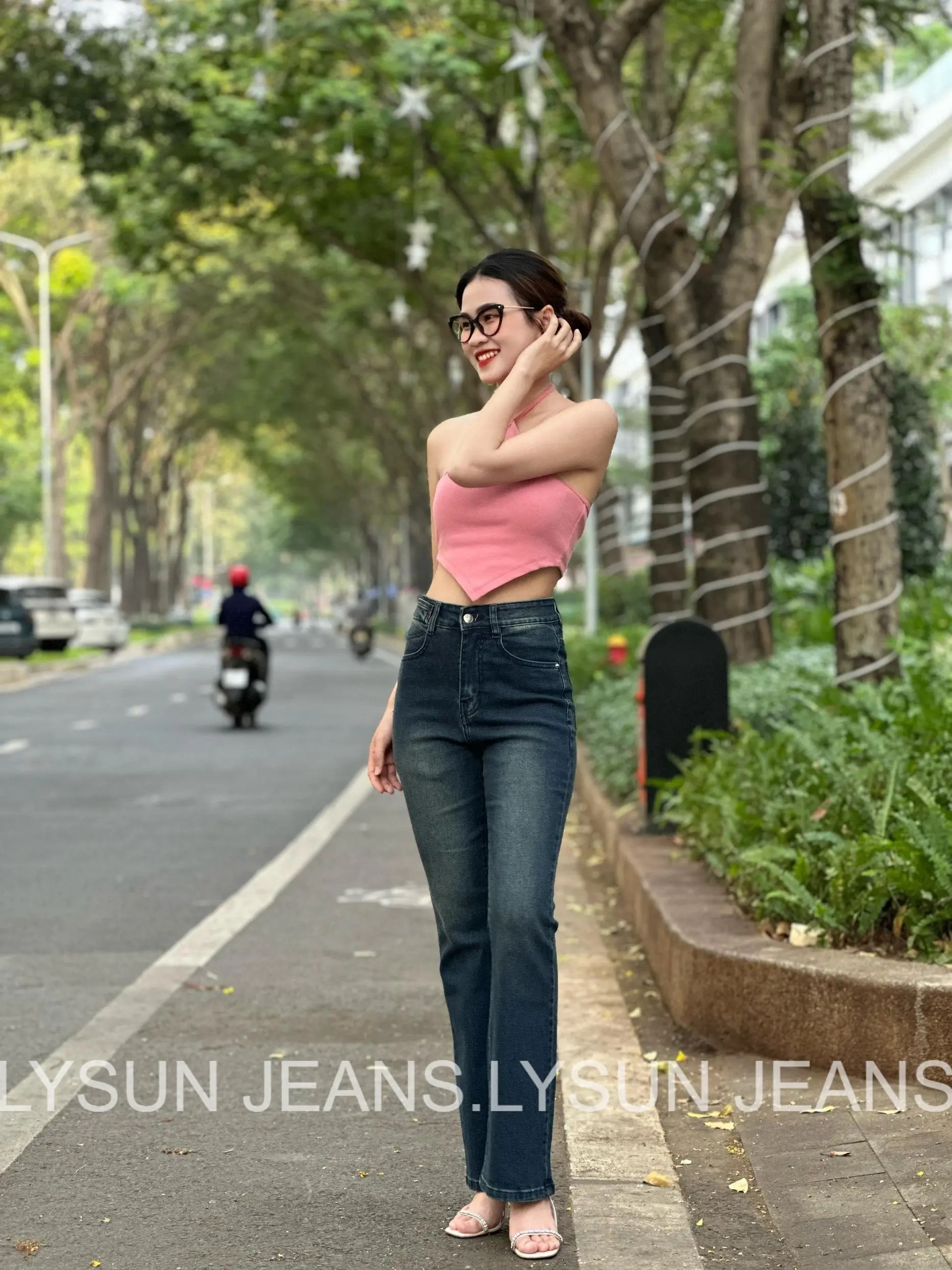 Quần Jeans ống loe co dãn màu xanh đậm QL01