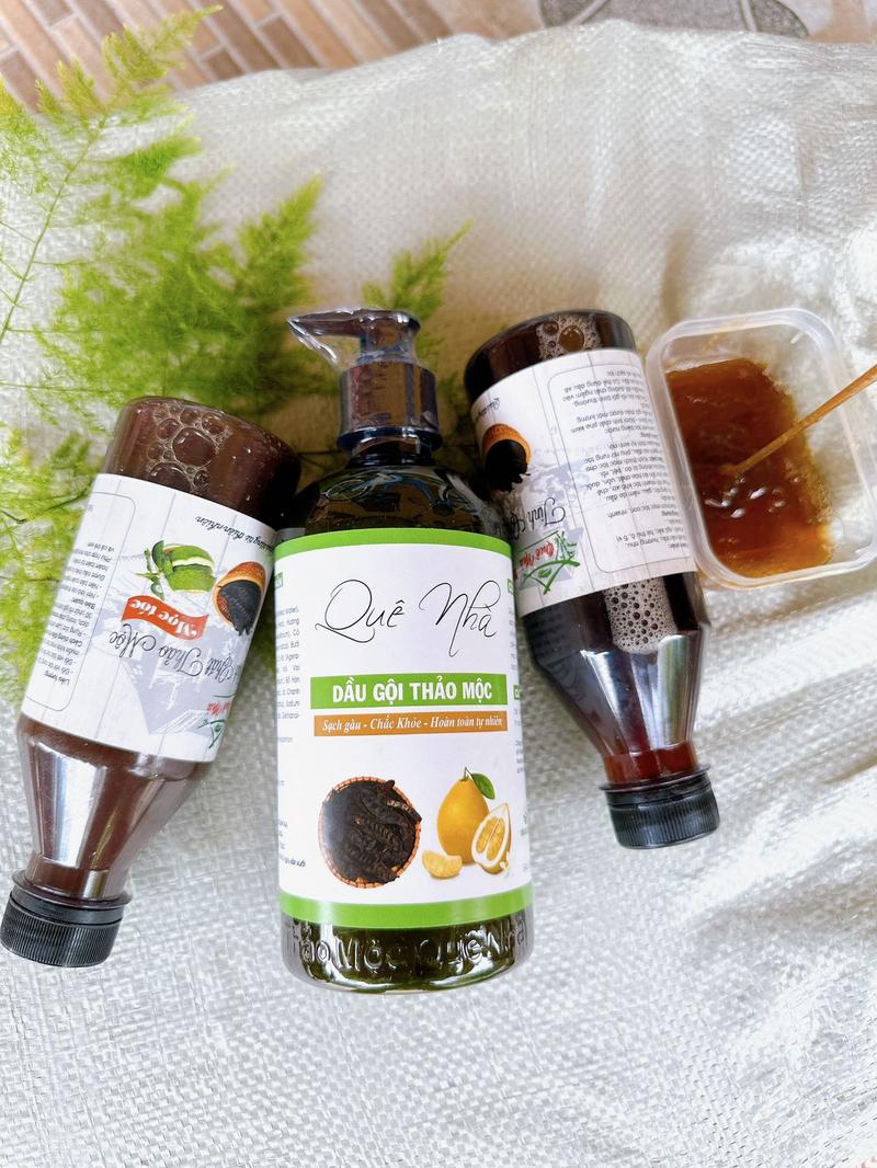 Product Introduction of HÀNG TẶNG Dầu gội Quê Nhà  500ml chống gàu, kiểm soát dầu, bảo vệ màu và dưỡng tóc - tặng 2 tinh chất 1