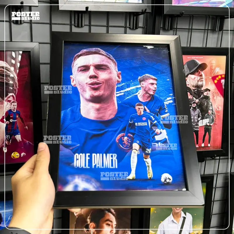 Khung ảnh poster COLE PALMER CHELSEA gồm 2 kích thước để bàn A5 (18cm x 24cm), treo tường A4 (24cm x 35cm) Decor Đồng 1