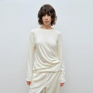 A Wardrobe Essential: Natural Slant Hem Bottoming Shirt