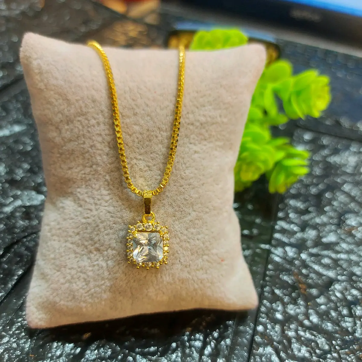 KALUNG RANTAI ITALI Liontin batu putih