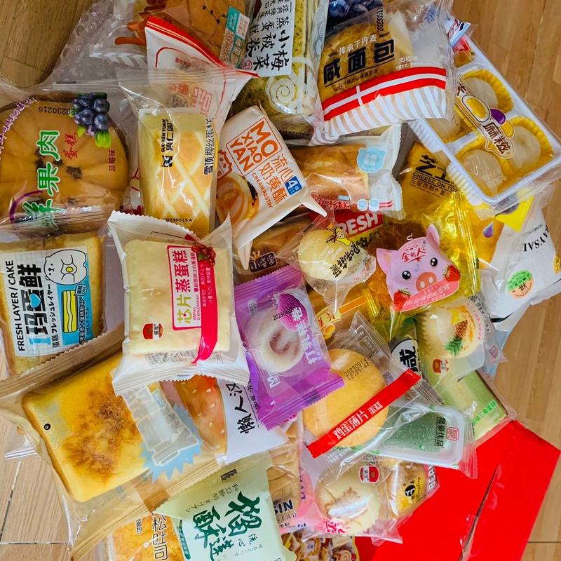 Bánh mix thùng 2kg3 ( bánh2kg) Loại 1 gồm nhiều loại bánh ( bông lan , trứng muối , bánh mì , mochi , bánh dẻo , bánh trứng chảy ,sữa chua , bánh mì ngàn lớp Cake Food