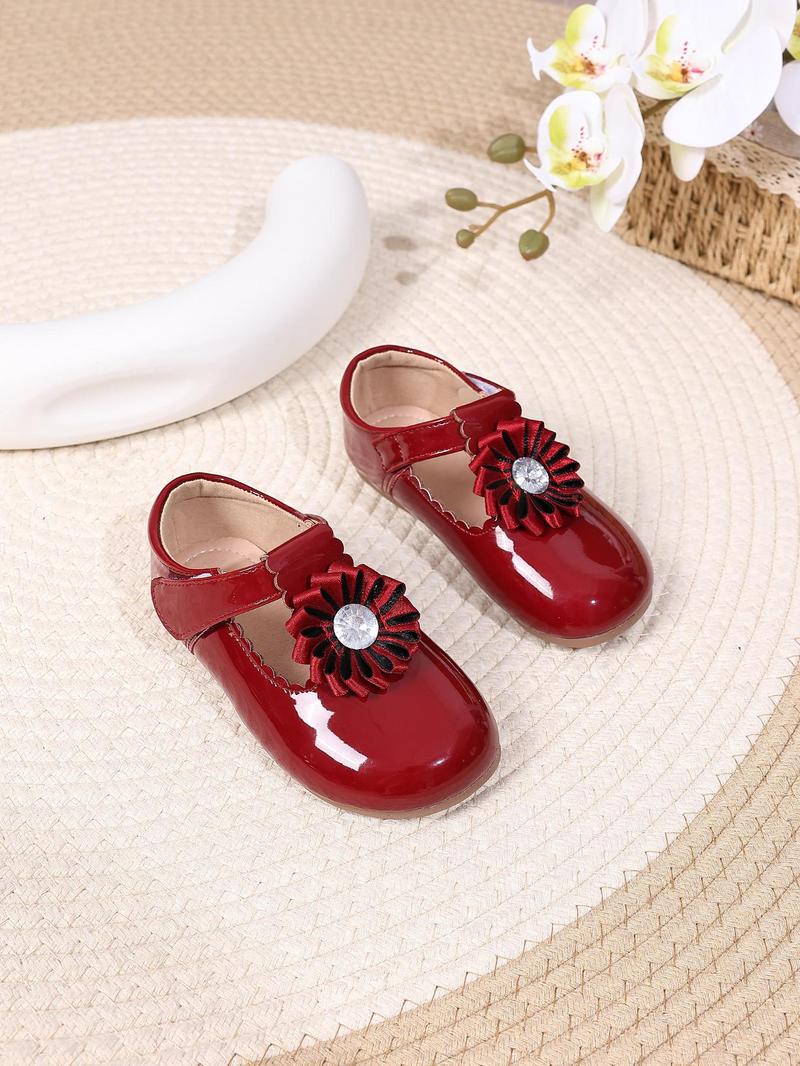 Product Introduction of Girl's Cute Flower Decorated Flat Shoes, Fashionable Patent Leather Shoes for Party, Daily Clothing Decor for Kids 7