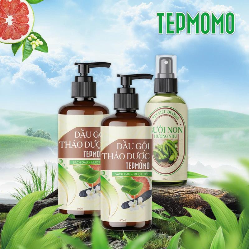 Hai dầu gội thảo dược tép mo và một xịt dưỡng tóc bưởi non hương nhu. Dầu gội chai 500ml còn xịt 100ml.