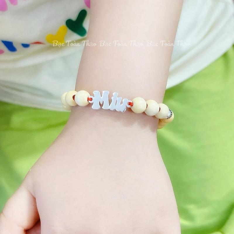 L197 Vòng dâu tằm mix chữ bạc, có khắc tên theo yêu cầu độ tuổi đeo từ sơ sinh đến 14 tuổi 1