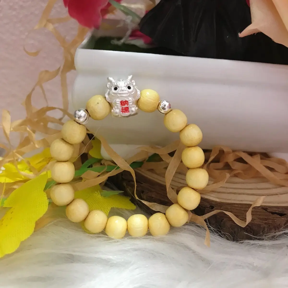 Vòng tay dâu tằm cho bé tuổi Thìn, Mão Vòng tay