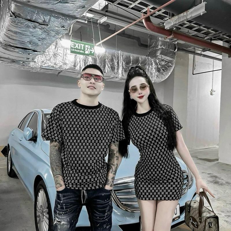  Sét đồ đôi couple gồm đầm nữ ôm body dáng ngắn cổ tròn chất umi cao cấp+áo phông nam form rộng chuẩn hình dày dặn xịn sang cho các cặp đôi mang đi chơi đi du lịch cùng nhau có thể giặt bằng máy top Màu Đen 