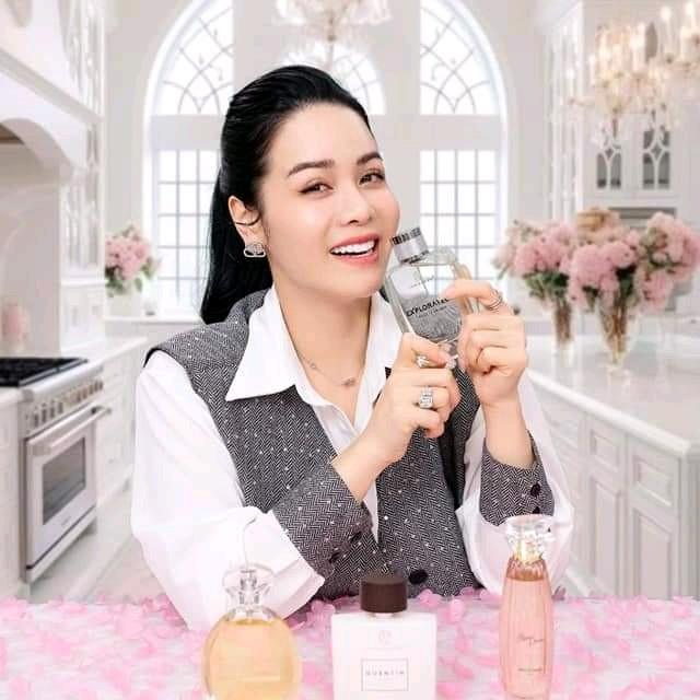 nước hoa laura Paris chai số 4.nhật kim anh 0