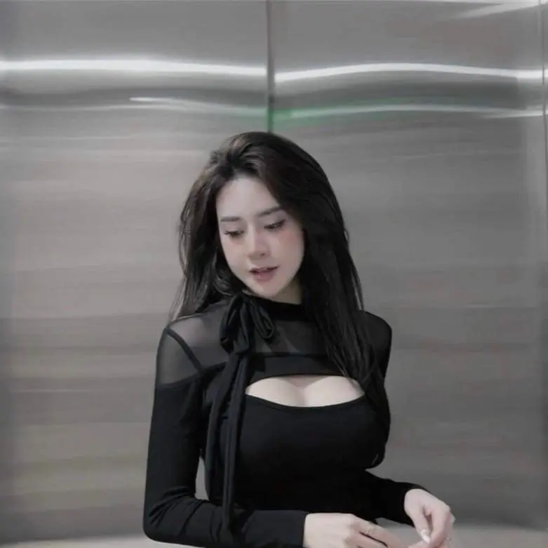 Áo tay dài phối lưới co giãn