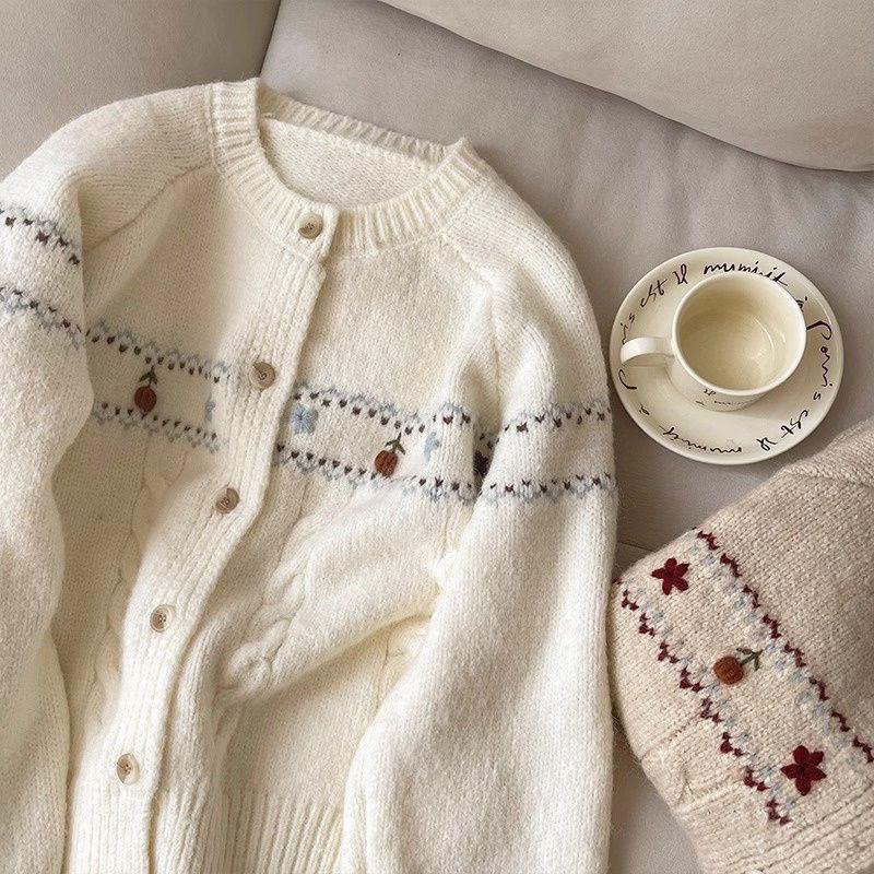  Áo Khoác Len Thêu Hoa Cổ Thuyền Dành Cho Nữ Hàng Mới Về Mùa Xuân Áo Cardigan Dệt Kim Một Hàng Cúc Áo Mặc Bên Ngoài Ngắn Mùa Xuân Và Mùa Thu Phong Cách Hàn Quốc 