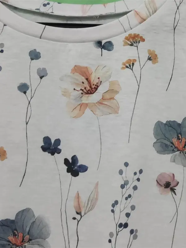 Women's Floral Print Long Sleeve Tee, Vintage Graphic Tee, 2024 Trendy Ladies Clothes, Casual Elegant Round Neck T-Shirt For Spring & Fall, Women's Top For Daily Vacation Wear 3