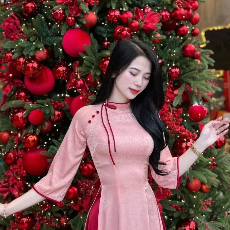 Áo dài truyền thống gấm Minh Khuê cổ lệch né viền tay lỡ