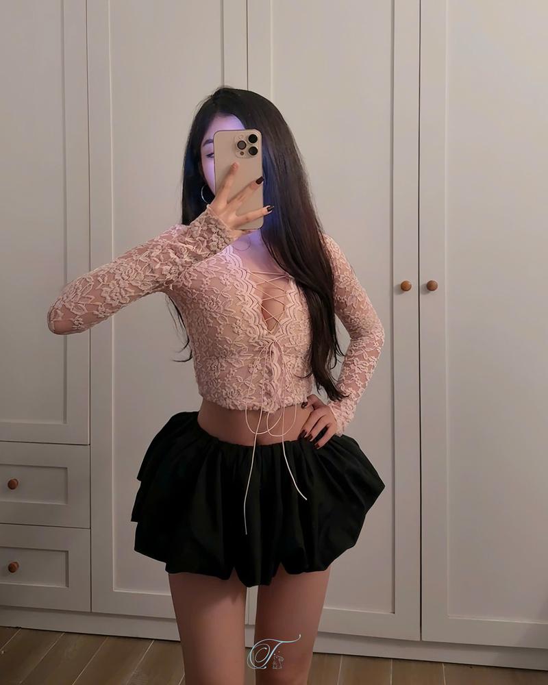 Product Introduction of Áo croptop ren hoa PETAL - Tipblu 6