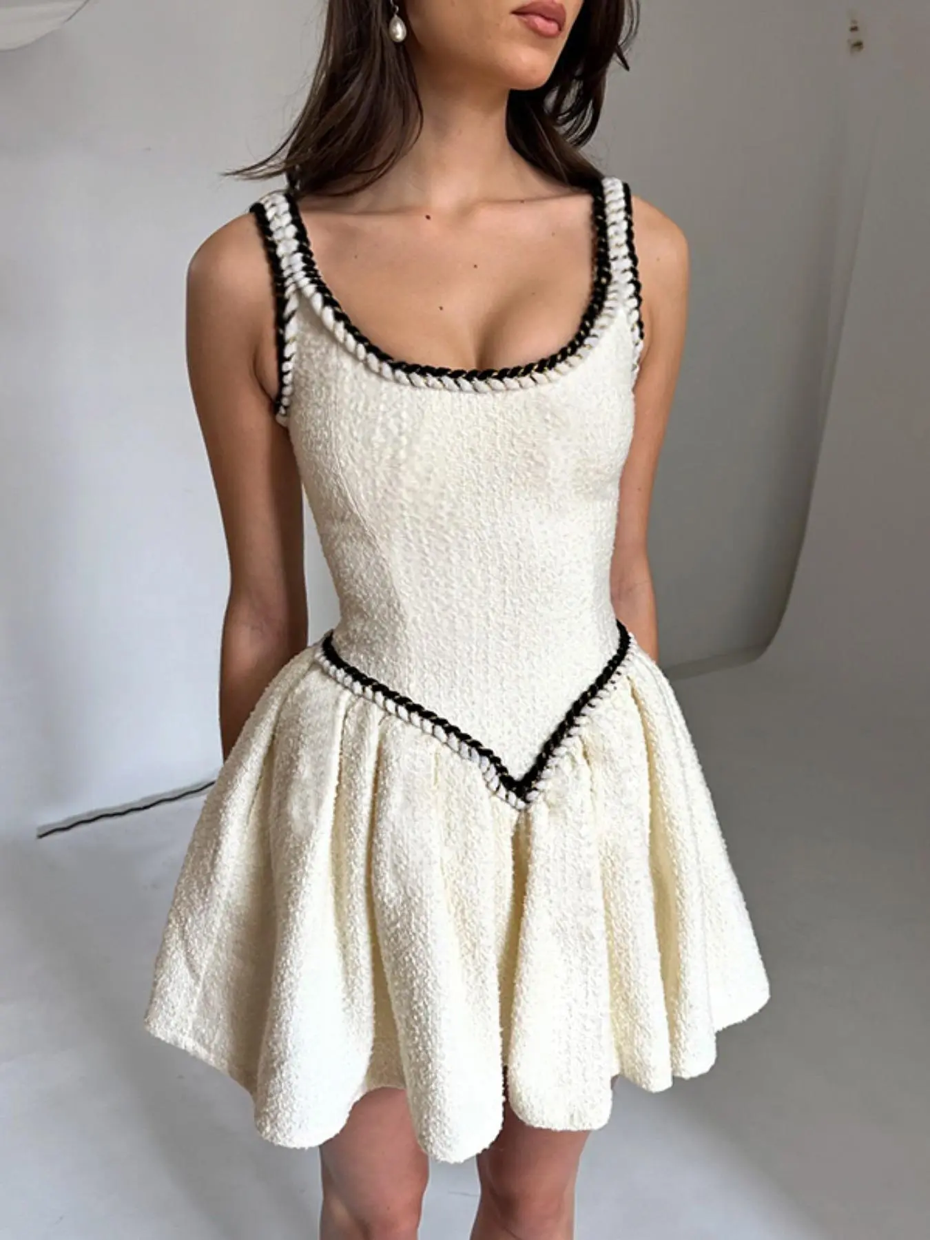 Women's Contrast Binding Plicated Tank Dress, Elegant U Neck Sleeveless Short Dress for Party Holiday Wedding Guest, Ladies Summer Clothes