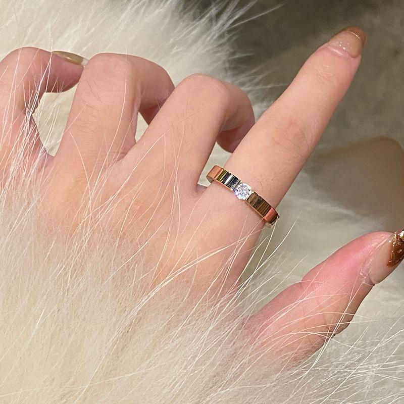 Product Introduction of Nhẫn Thép Titan Zircon, Đơn, Dành Cho Nữ, Thiết Kế Độc Đáo Phong Cách Sang Trọng Giá Cả Phải Chăng, Cảm Giác Cao Cấp, Nhẫn Đuôi, Nhẫn Thực Phẩm 3