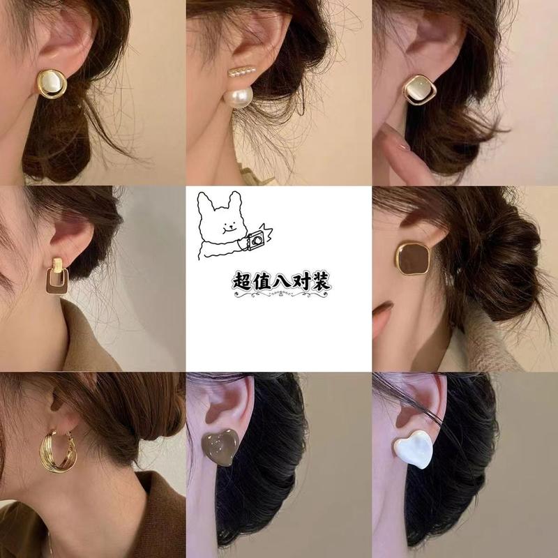 Product Introduction of Hoa Tai Dòng Maillard, Thiết Kế Cổ Điển Màu Nâu, Thích Hợp Cho Mùa Thu Và Mùa Đông, Giá Cả Phải Chăng Và Sang Trọng, Phong Cách Ins, Hoa Tai Dễ Phối Đồ của Số Lượng Ít, Dành Cho Phụ Nữ, Bán Buôn Có Sẵn 2