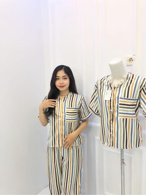One Set Wanita Kekinian Korean Style Cantik Lengan pendek Setrip 2