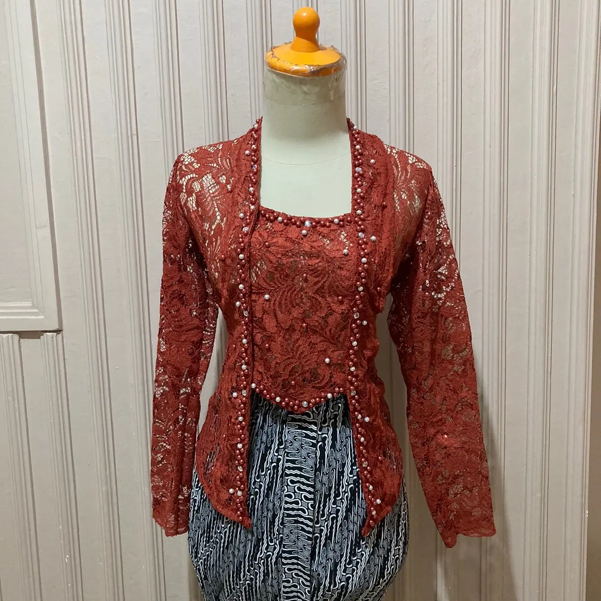 Kebaya Kutu Baru Kancing Cetet