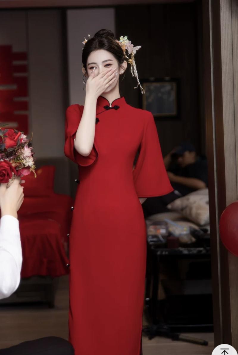 Product Introduction of Sườn xám B3 dáng dài xẻ nhẹ 2 bên dưới gối, tay lửng phối nút ngọc sang trọng thanh lịch nhẹ nhàng phù hợp các buổi tiệc cuối năm cho nàng toả sáng 20