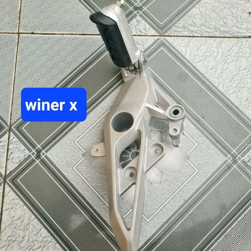 Gác chân nhôm báng để chân trước honda Winner X v2 v3 zin Phụ Tùng Phụ Kiện