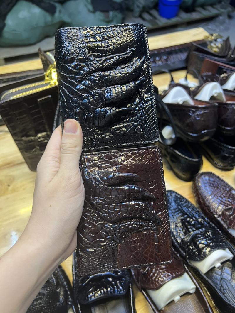Product Introduction of VÍ ĐỨNG BÀN TAY CÁ SẤU KT 9x12cm 1