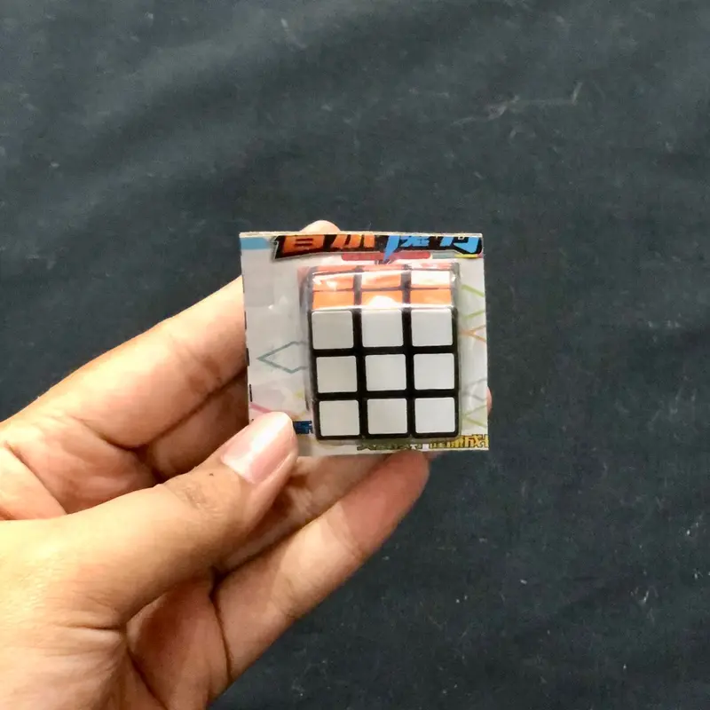 Mainan Kubus Rubik Mini  lucu Mainan Edukasi Rubik mainan rubik versi mini rubik warna warni 4