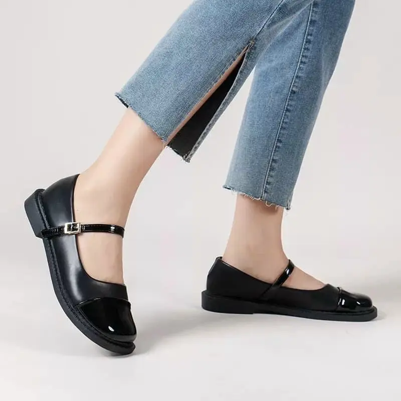 Giày nữ full đen (phom to chốt lùi size)