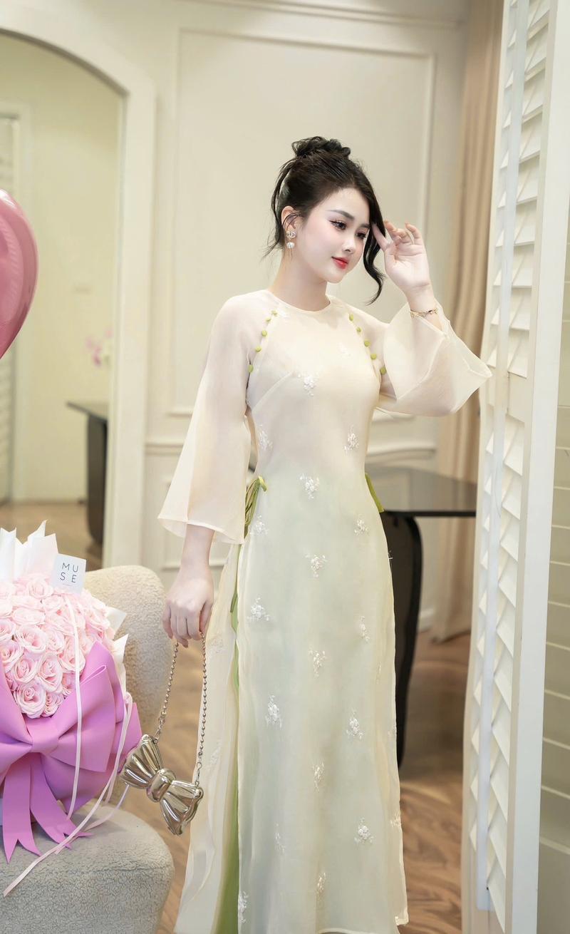 Product Introduction of COCOTETE - Set Áo Dài Tơ Thêu Hoa Nhí 2 Tà Mặc Tết Xinh Xắn 18