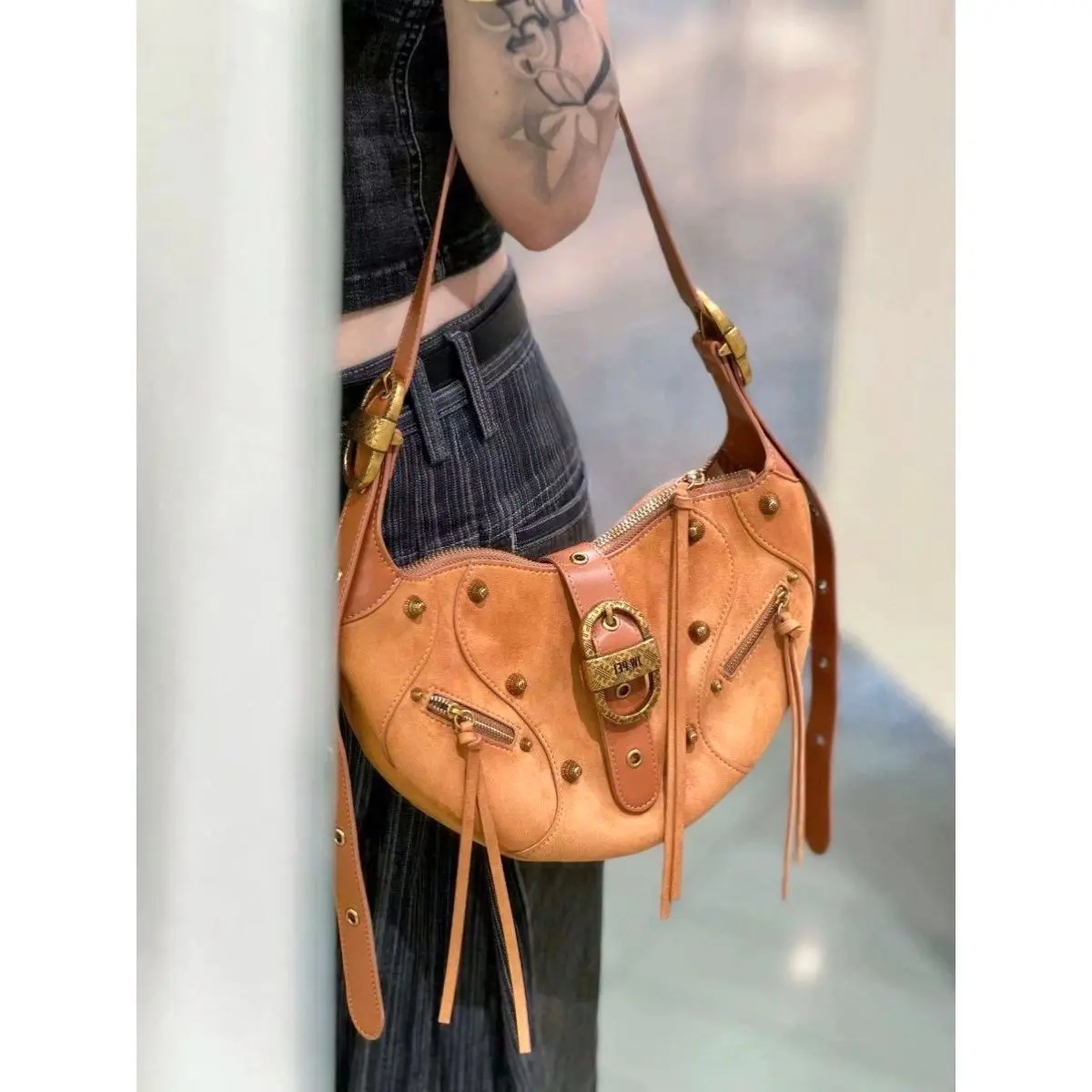 2025 High-End Versatile Underarm Bag Melard Bag New Niche Design Fashion Rivet Motorcycle Bag Single Shoulder Crossbody Bag