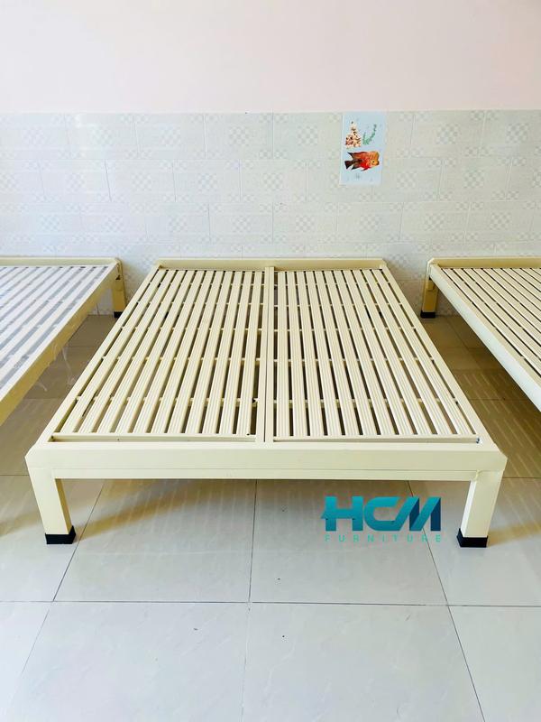 Giao Hỏa tốc HCM _ Giường Palet bằng sắt hộp 4x8 cao cấp 0