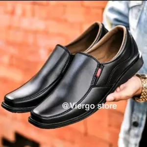 Sepatu Pantofel Pria Kulit Formal Hitam Kickers Kerja Pesta