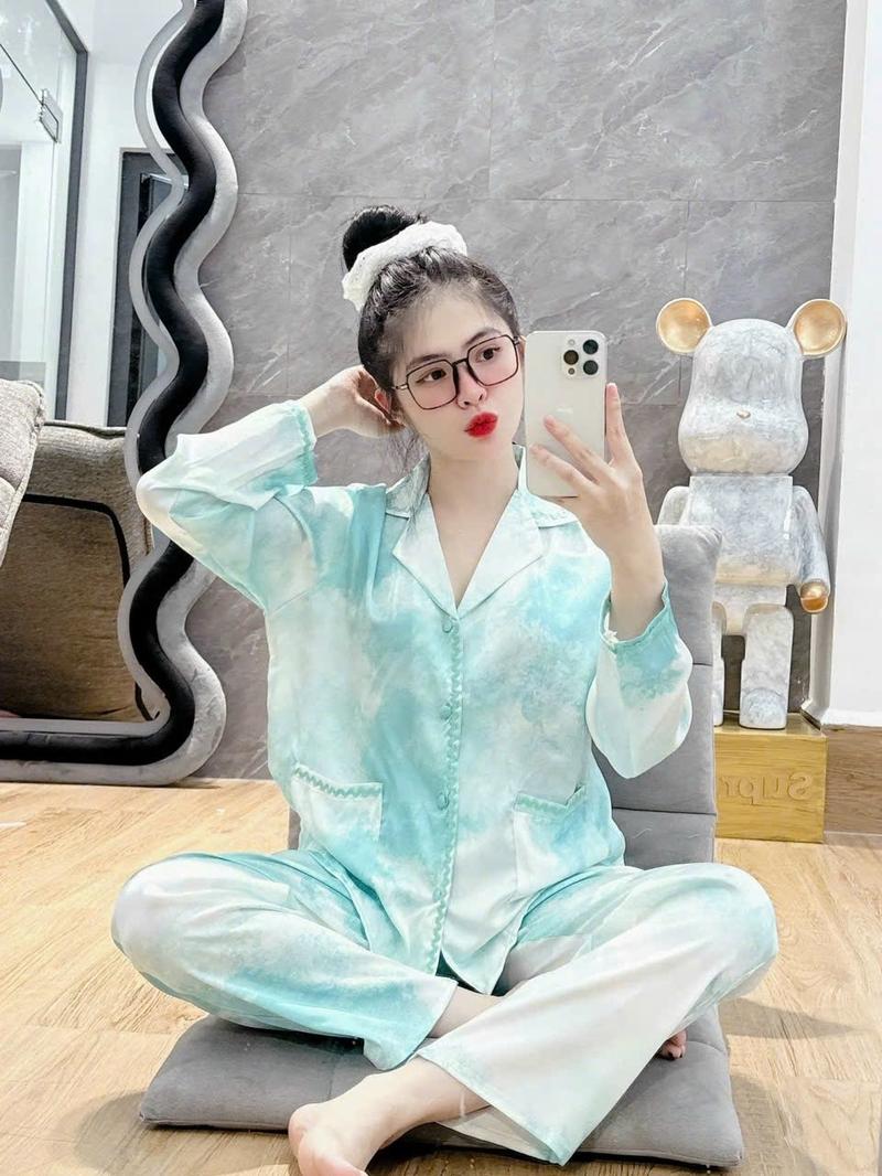 Product Introduction of Bộ lụa latin tơ tằm 40/60kg cúc bọc túi viền tay dài màu loang xinh mặc nhà cao cấp  Women Quần Ngủ Nữ Áo Voi Kem Nhung 6