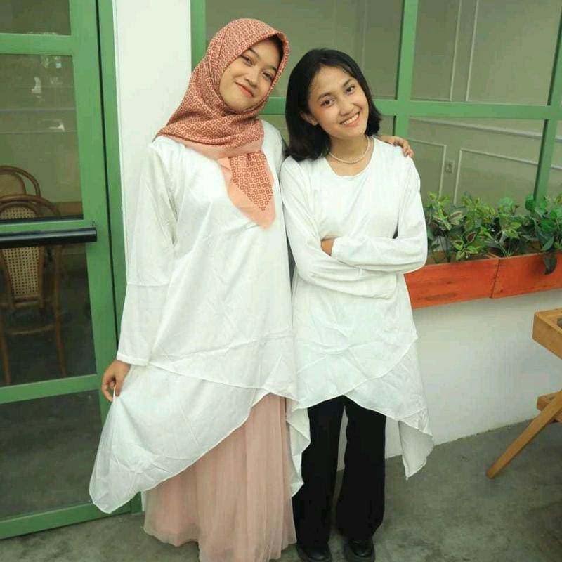 BriteMind - Tunik Putih Urai / Sayap Belah Polos 0