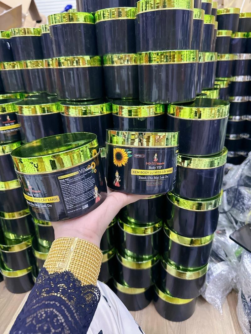 Product Introduction of ( COMBO 3 HỦ )Kem dưỡng da body vip 200G Women Dưỡng Da Body Dưỡng Body Làm Đẹp Da Lotion Nữ 16