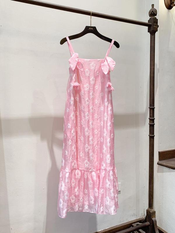   XÉO XỌ  Đầm Eudora Dress chất liệu Organza dệt hoạ tiết hoa nổi dáng suông hai dây 