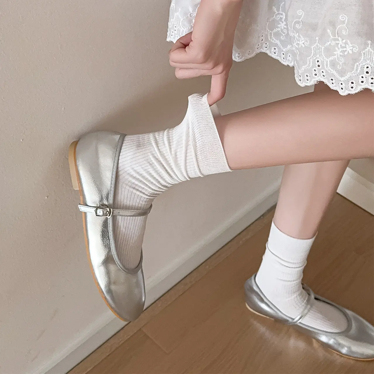🌟 "INS Style Solid & Striped Mid-Calf Socks | Thin & Breathable for Spring/Summer | Classic Black/White/Grey & Cream Colors | Perfect for Casual Stacked Look!" 🌟