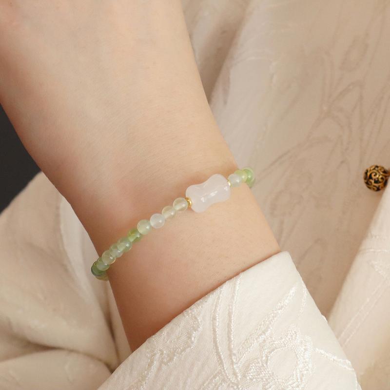 Product Introduction of Natural Grape Purple Chalcedony Crystal Bracelet Artistic Temperament White 4mm Extremely Fine Natural Crystal Bracelet Accessories 12