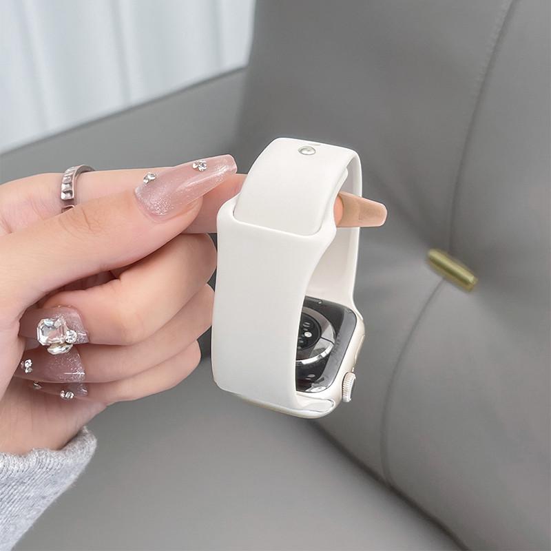 Tali Jam Tangan Soft Sport Silicone Strap for IWatch Apple Watch Ultra 3 2 49mm Series 11 10 9 8 7 6 5 4 SE 3 2 46mm 41mm 45mm 38mm 40mm 42mm 44mm Rubber Band Belt Accessories for Smartwatch I8 S10 S8 S9 Pro Max T900 T800 Ultra 8 MAX 9 PRO S20 T500