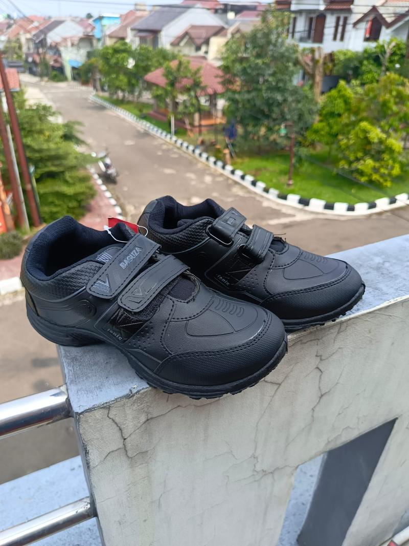 Product Introduction of Sepatu Anak Sekolah Baguz Ionik 34-37 Cowo Hitam Putih Anti Slip 17