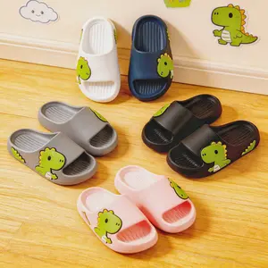 Sandal untuk anak laki-laki dan perempuan kartun EVA anti-selip Cocok untuk dipakai di luar ruangan