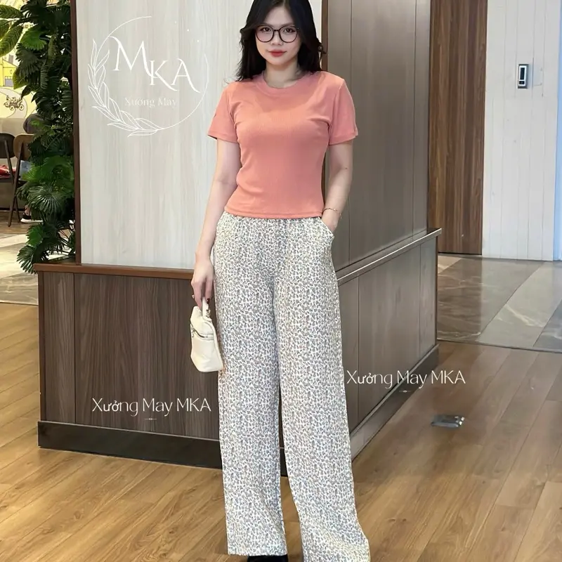 {MKA} Sét Bộ Bông Hoa Nhí Vãi Đủi Quần ống Suông Áo Thun Tăm Lạnh Dễ Thương Nữ Women Ong Top Voi 1