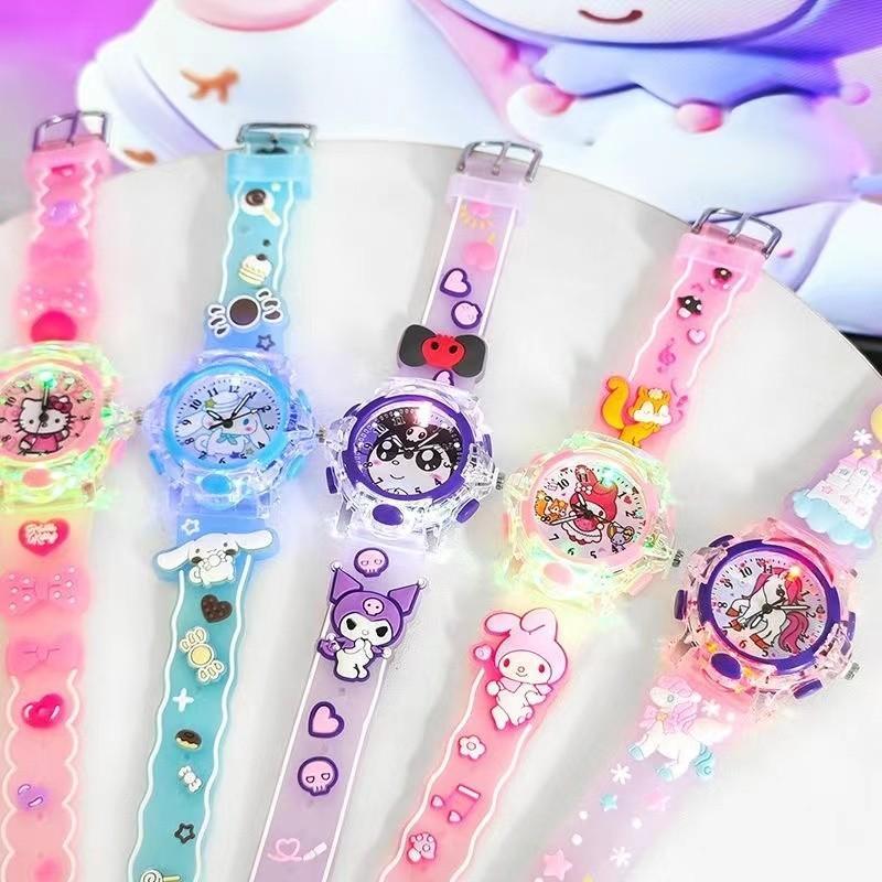 Đồng Hồ Điện Tử SANRIO Dành Cho Bé Gái Và Bé Trai Thiết Kế Hoạt Hình Vòng Đeo Tay Có Kuromi Melody Cinnamon Đồng Hồ Đèn Led Phong Cách Con Trỏ Đồng Hồ Thạch Anh Thích Hợp Cho Trẻ Em Tiểu Học