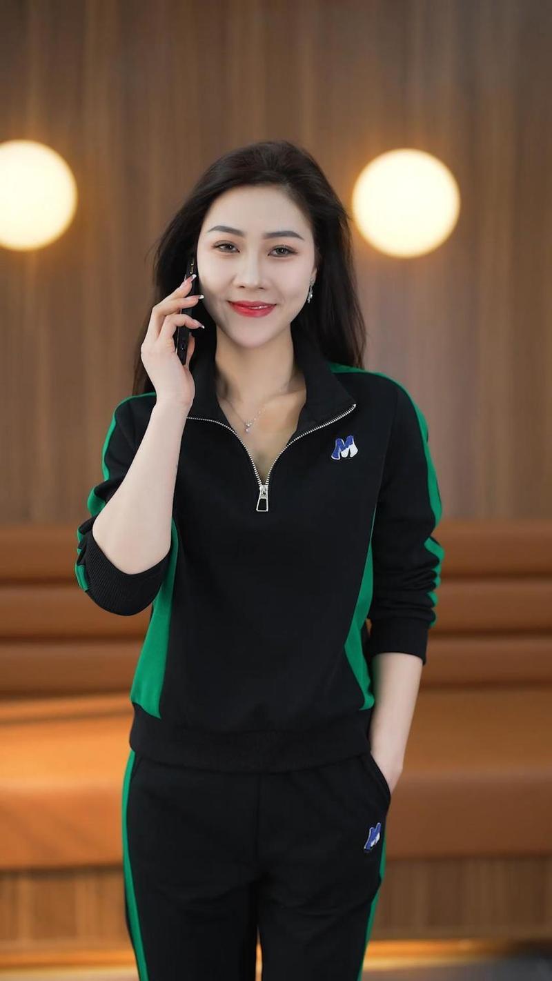 Product Introduction of Bộ Đồ Quần Áo Thể Thao, Dành Cho Phụ Nữ, Mùa Thu Dáng Rộng Vừa Vặn, Ngoại Cỡ, Áo Len Dài Tay Cao Cấp, Quần Dài, Phong Cách Phương Tây, Bộ Đồ Chạy Bộ, Bộ Đồ Hai Mảnh, Quần Áo Phụ Nữ Sport 5