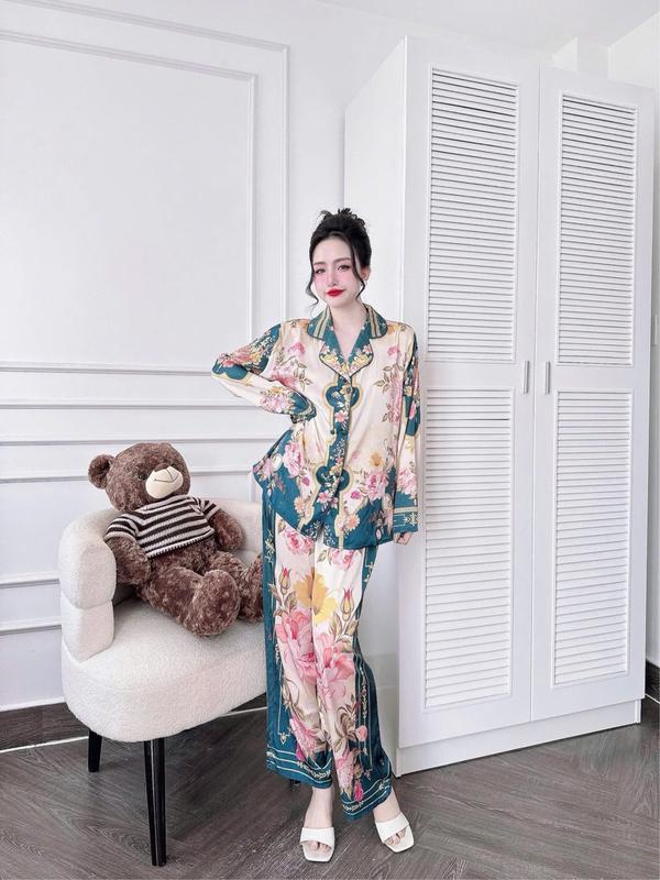 Đồ Bộ Pijama Dành Cho Nữ, Lụa Latin Mịn, Tay Dài Quần Dài (Dài Tay), In Loang Màu Xanh, Cổ Vest 6 Cúc Bọc Vải ,[Size 45kg-60kg, 61kg-75kg] Bigsize