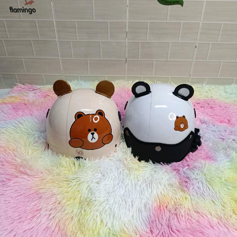  mũ bảo hiểm gấu nâu 2 màu kem và trắng dành cho cả nam và nữ. 