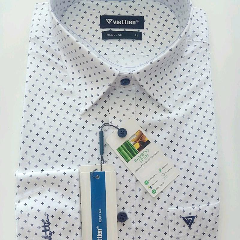 Áo Dài TAY VIỆT TIẾN 6477 sơ mi nam vạt bầu, màu chấm bi thành phần 50%bamboo+50%spun phom xuông REGULAR  Menswear