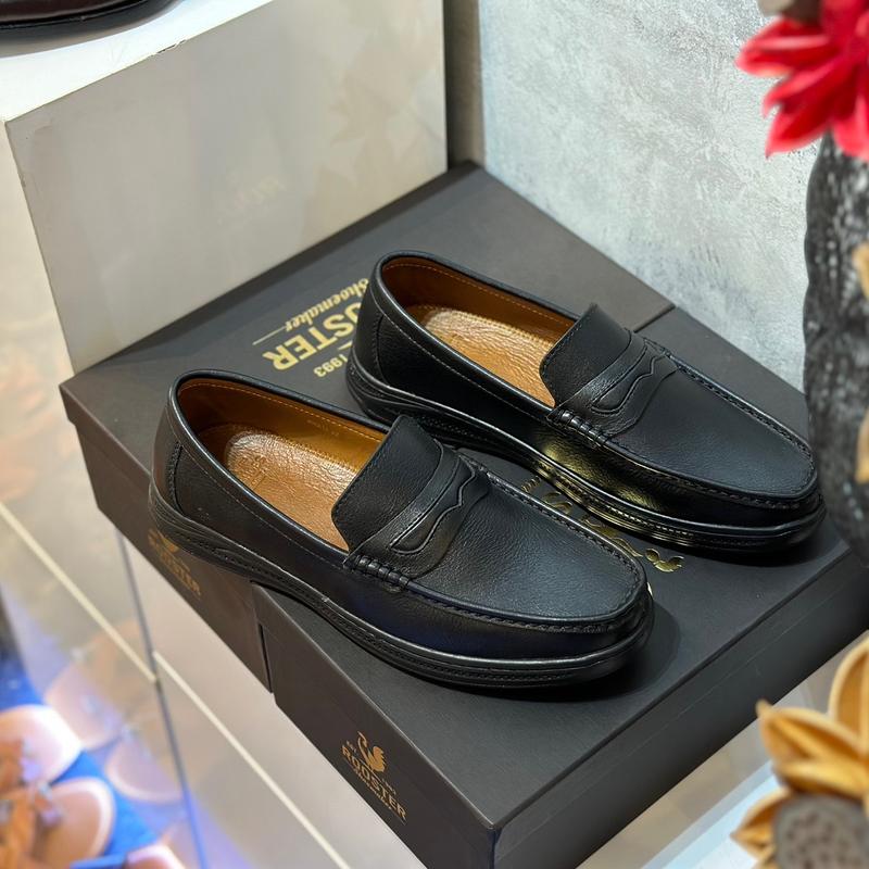- Mocca 12: Dòng lười da bò Nappa cao cấp, mềm mịn có form dáng hiện đại trẻ trung, hoàn thiện hoàn toàn thủ công để đảm bảo độ bền và độ thẩm mỹ cao nhất. Một trong những dòng lười dễ đi mà một quý ông nên có. HỖ TRỢ KHÁCH ĐỔI SIZE KHI KHÔNG VỪA! 1