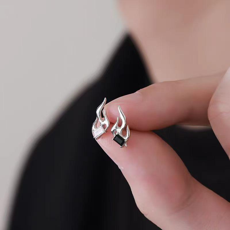 Product Introduction of New Flame Stud Earrings Men's Trendy High-Grade Black and White Zircon Earrings Simple Personality Ins Frosty Style Earrings 1