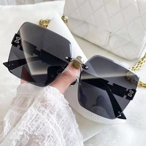 Cermin Mata Hitam Bingkai Besar, Gaya Selebriti Internet, Untuk Lelaki dan Wanita, Fesyen Jalanan, Pelangsingan Muka, Rasa mewah, Tanpa Bingkai, Perlindungan UV, 2025 Eyewear Sunglasses spec  hitam