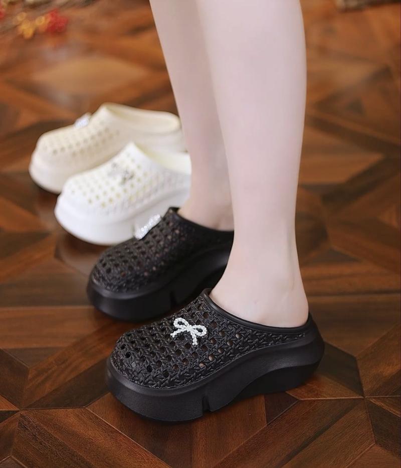 Product Introduction of Giày Tăng Chiều Cao, Bán Chạy Cho Mùa Lò Xo Và Mùa Hè, Đế Dày 7Cm, Siêu Nhẹ, Thoải Mái Khi Bước, Thời Trang, Thiết Kế Dễ Phối Đồ, Guốc, Phong Cách, Giày Tăng Chiều Cao dép  bùi  trà，Tăng thêm 7cm dép  chữ  h 12